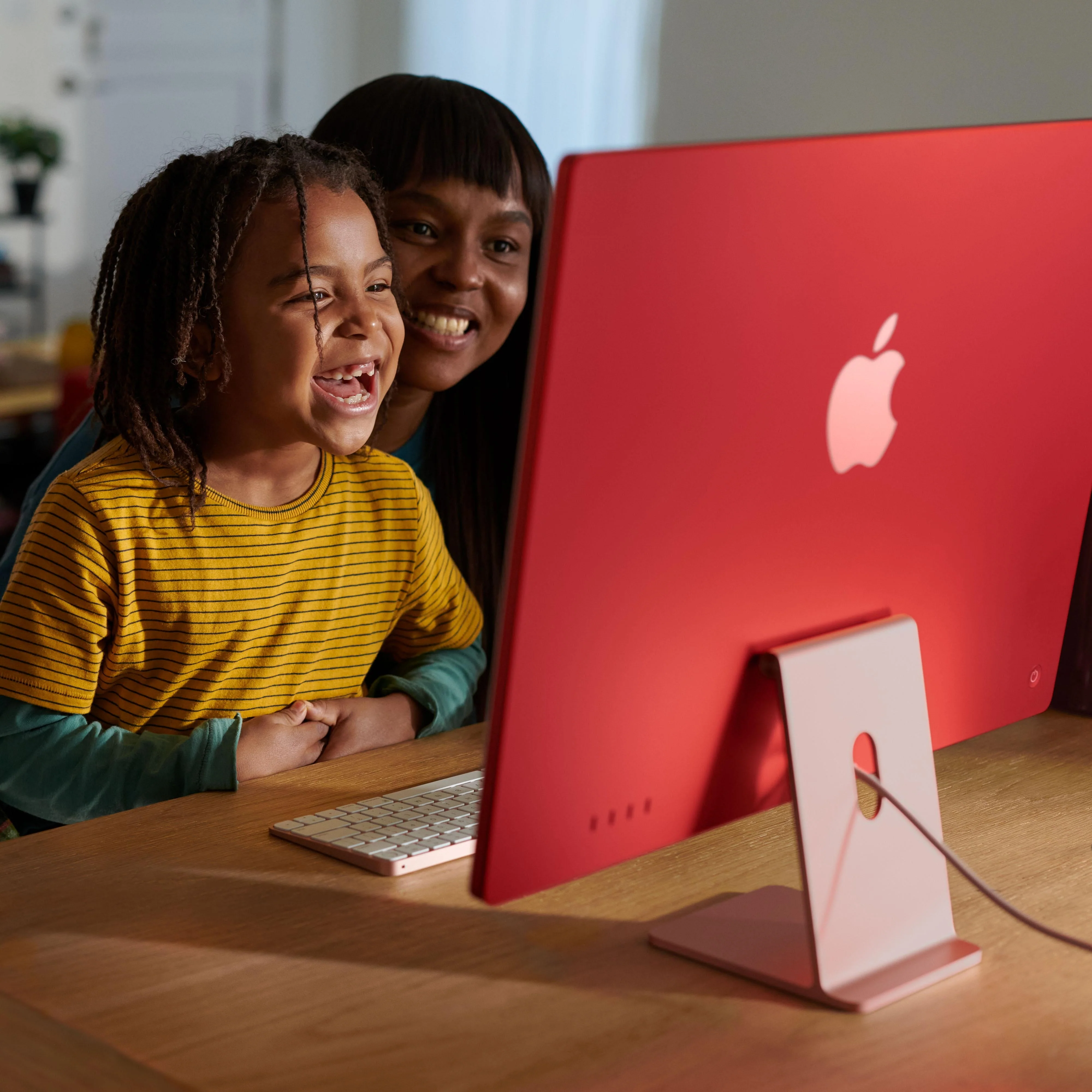24-inch iMac with Retina 4.5K display: Apple M3 chip with 8‑core CPU and 10‑core GPU, 512GB SSD - Pink - Image 6